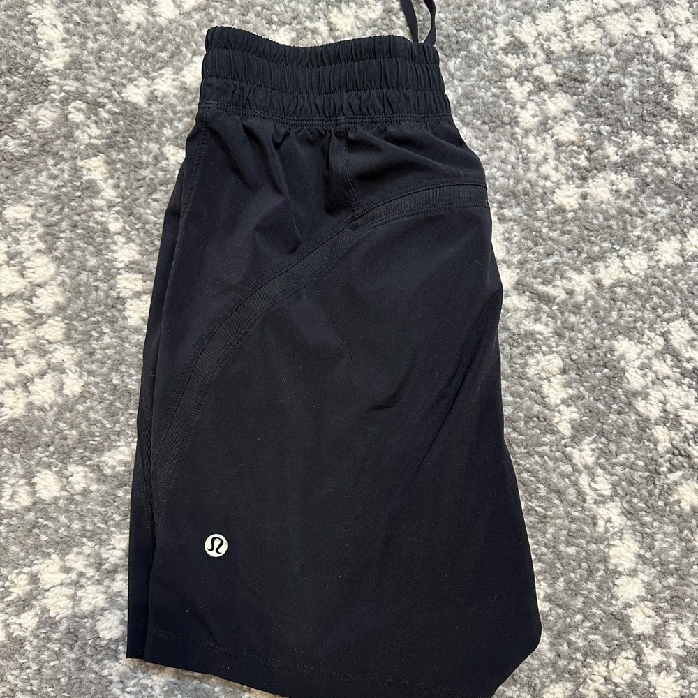 Lululemon black 5 inch XS